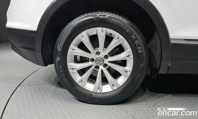 Volkswagen Tiguan 2018 2.0 автомат (гидро), миниатюра 5