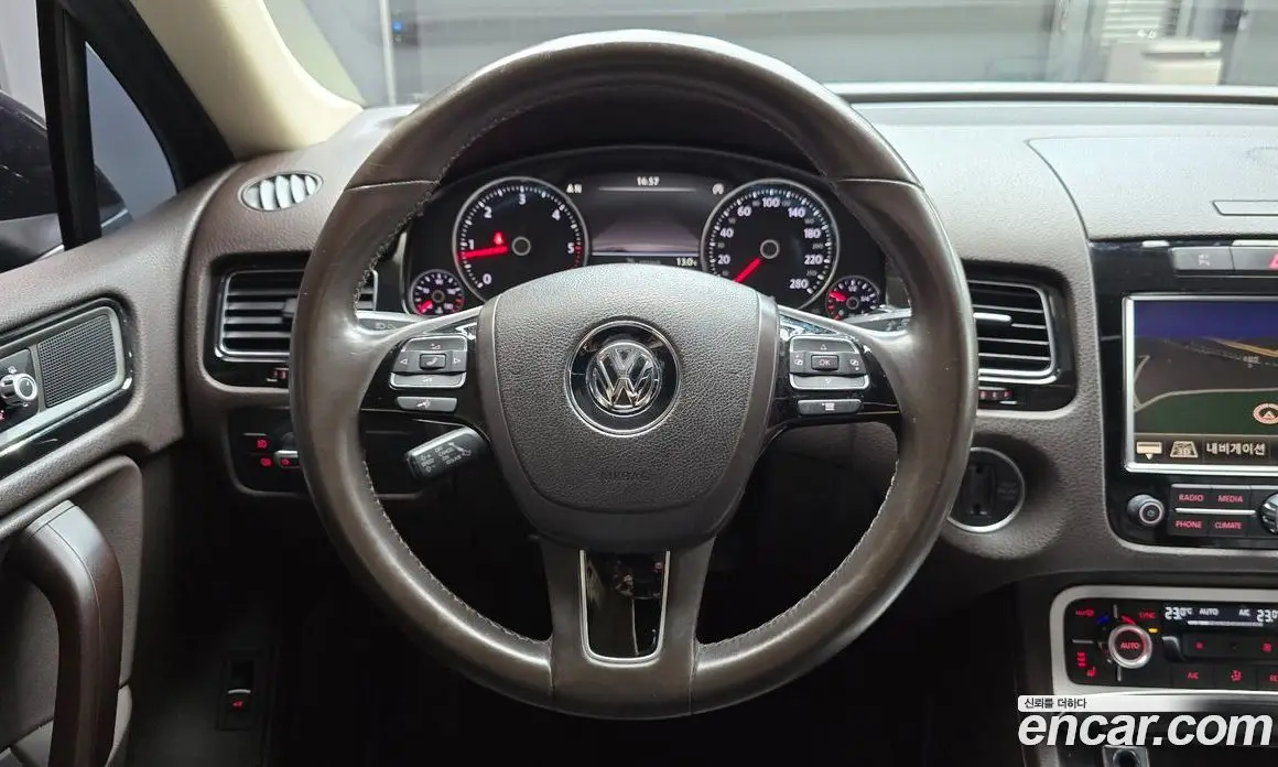 Volkswagen Touareg 2013 3.0 автомат (гидро), фото 13