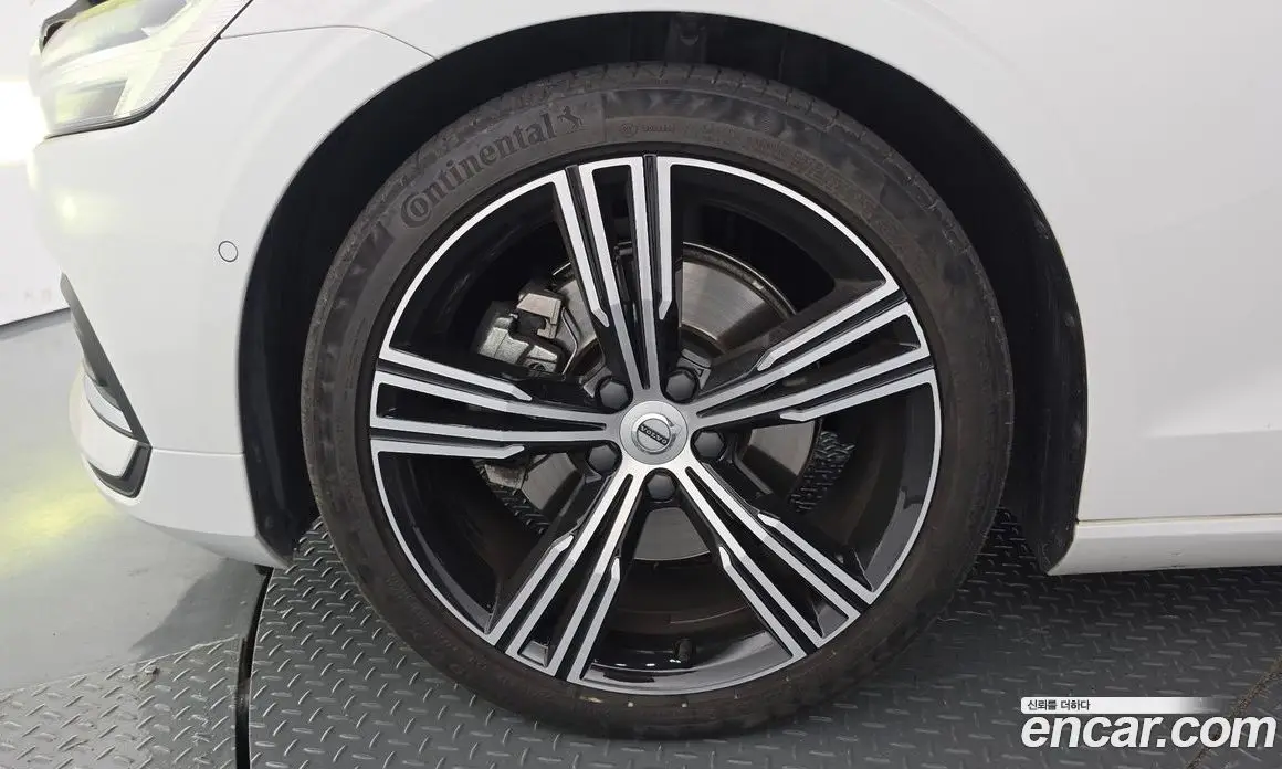 Volvo S60 2021 2.0 автомат (гидро), фото 5 Volvo S60 2021 2.0 автомат (гидро), фото 5