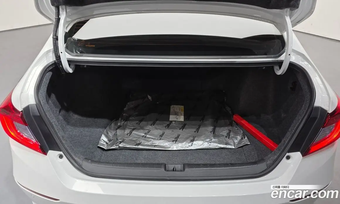 Honda Accord 2019 2.0 автомат (гидро), фото 20