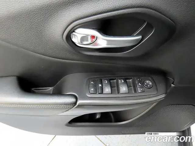Jeep Cherokee 2015 2.0 автомат (гидро), миниатюра 11