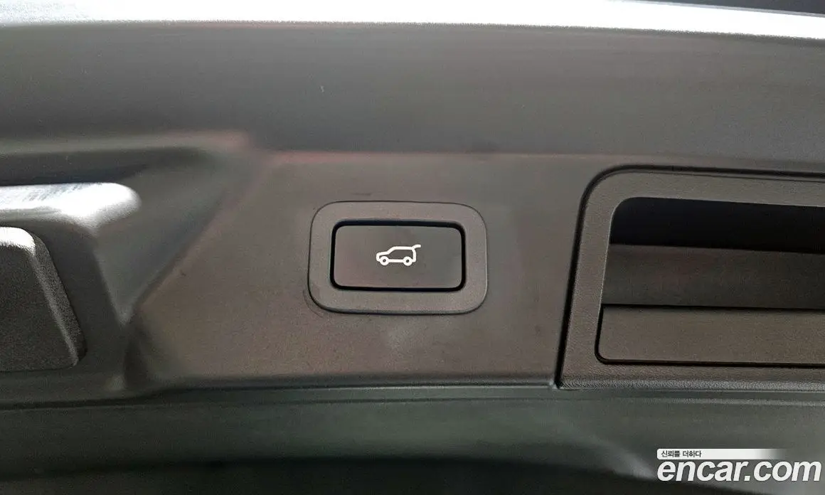 Land Rover Range Rover Velar 2017 3.0 автомат (гидро), фото 18 Land Rover Range Rover Velar 2017 3.0 автомат (гидро), фото 18