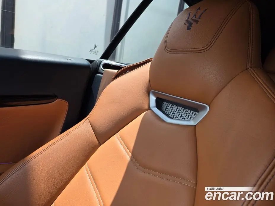 Maserati Gran Cabrio 2016 4.7 автомат (гидро), фото 9 Maserati Gran Cabrio 2016 4.7 автомат (гидро), фото 9