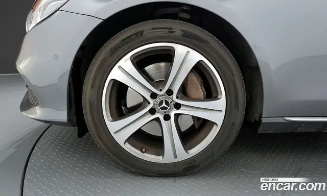 Mercedes-Benz E-Class 2018 2.0 автомат (гидро), миниатюра 5 Mercedes-Benz E-Class 2018 2.0 автомат (гидро), миниатюра 5