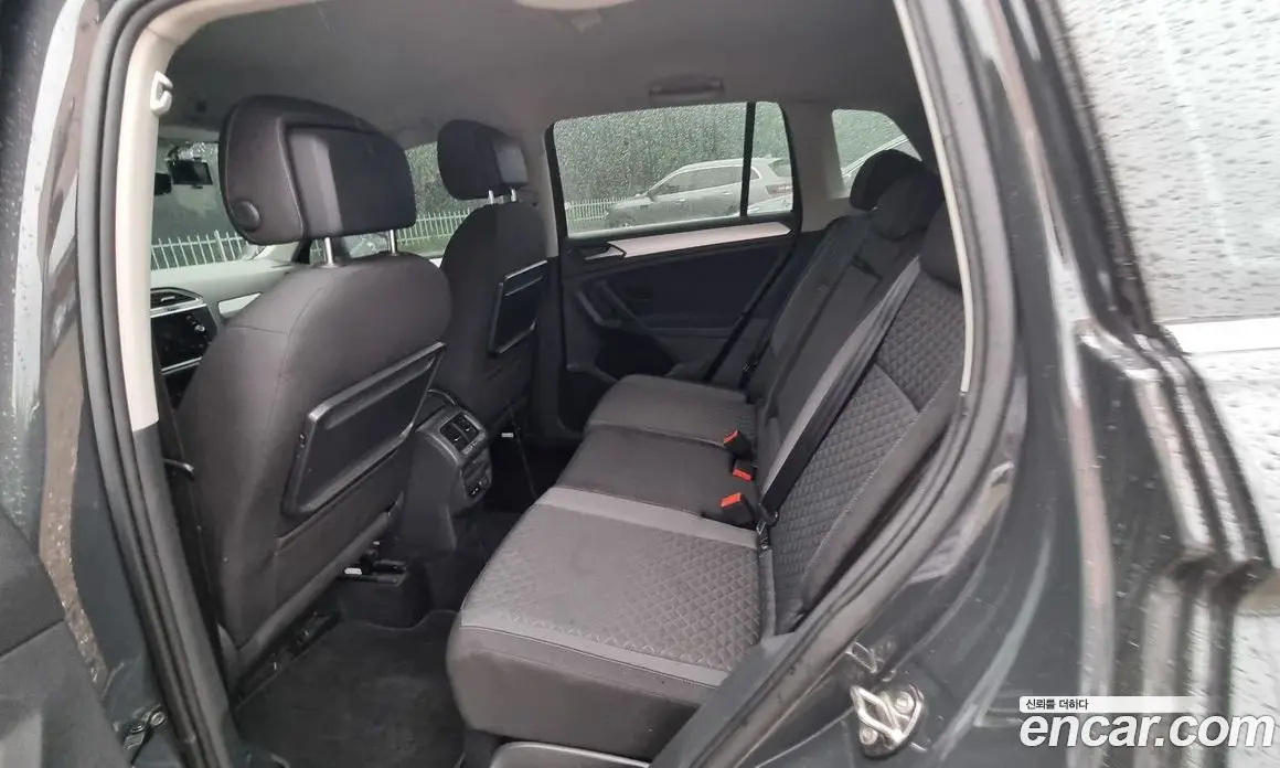 Volkswagen Tiguan 2018 2.0 автомат (гидро), фото 13 Volkswagen Tiguan 2018 2.0 автомат (гидро), фото 13