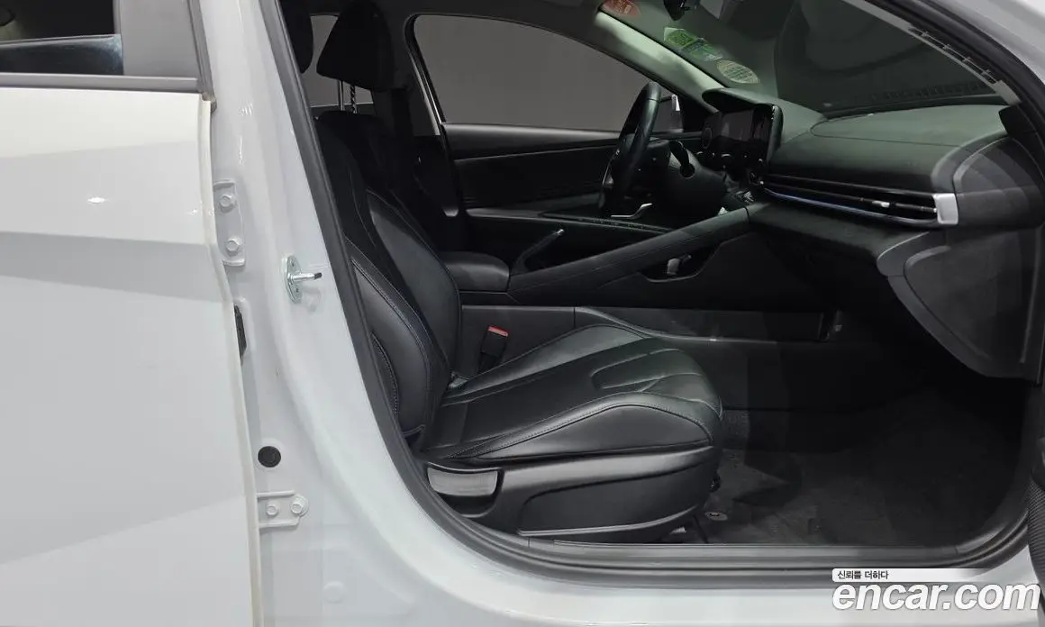 Hyundai Avante 2022 1.6 автомат (гидро), фото 11