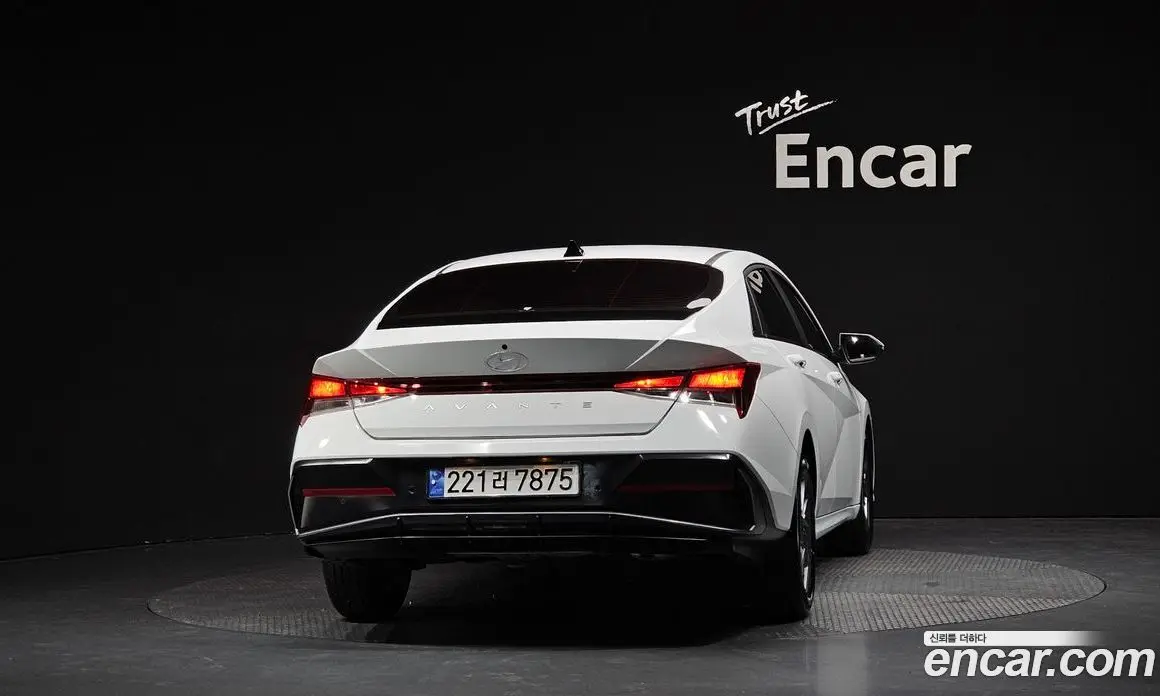 Hyundai Avante 2023 1.6 автомат (гидро), фото 4