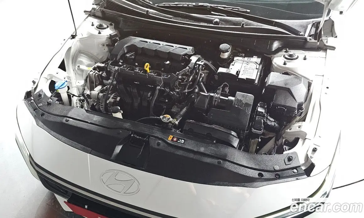 Hyundai Avante 2023 1.6 автомат (гидро), фото 6