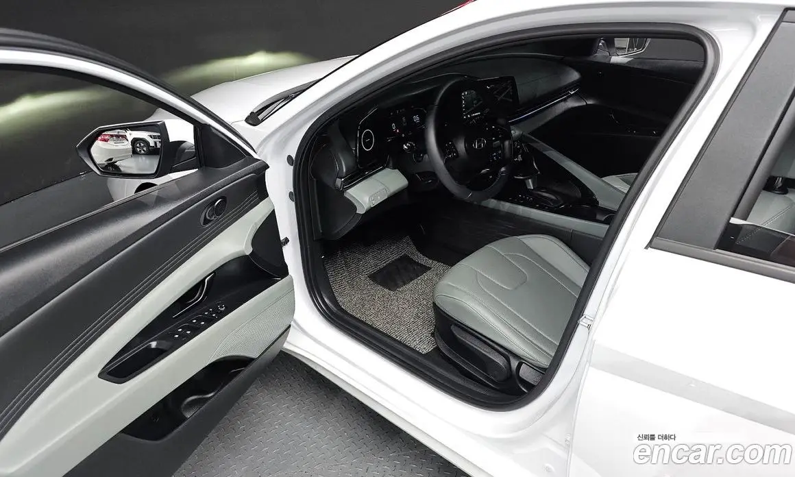 Hyundai Avante 2023 1.6 автомат (гидро), фото 10