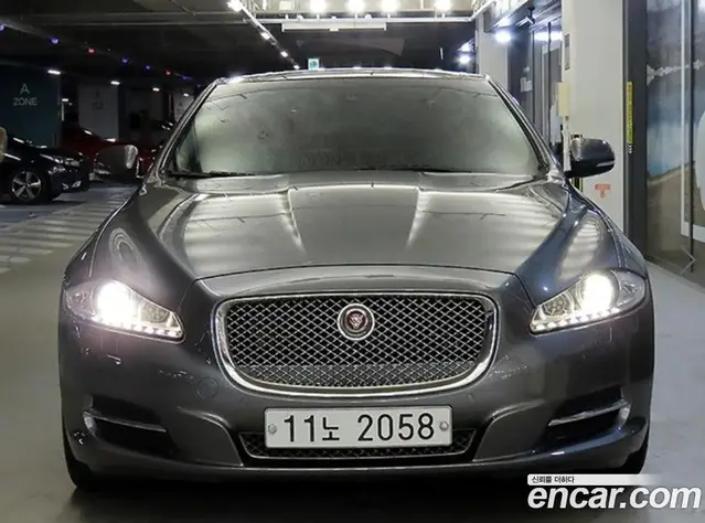 Jaguar XJ 2015 2.0 автомат (гидро), миниатюра 2
