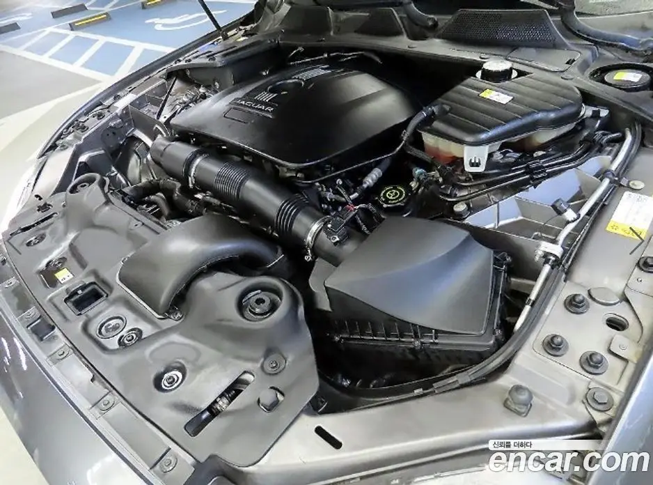 Jaguar XJ 2015 2.0 автомат (гидро), фото 19