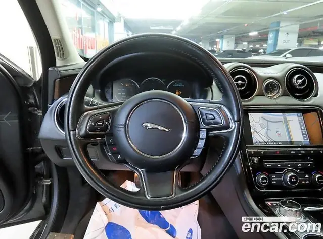 Jaguar XJ 2015 2.0 автомат (гидро), миниатюра 8