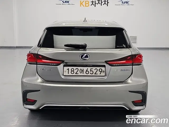 Lexus CT200h 2020 1.8 автомат (гидро), миниатюра 3