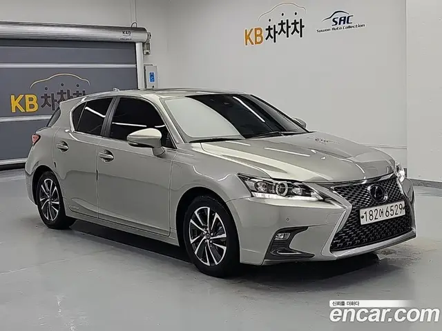 Lexus CT200h 2020 1.8 автомат (гидро), миниатюра 4