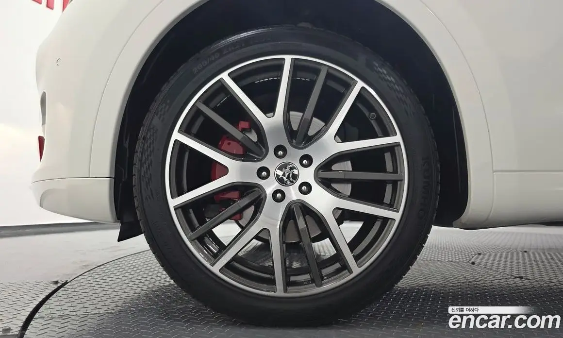 Maserati Levante 2017 3.0 автомат (гидро), фото 5 Maserati Levante 2017 3.0 автомат (гидро), фото 5