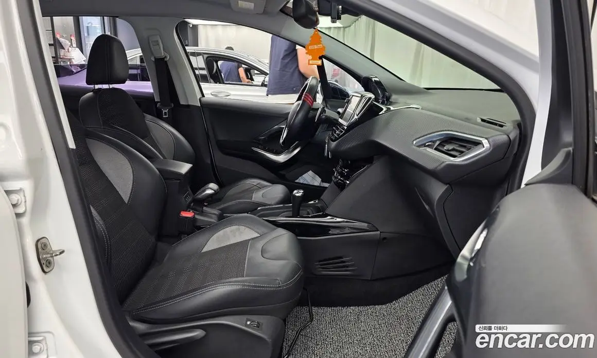 Peugeot 2008 2016 1.6 автомат (гидро), фото 11