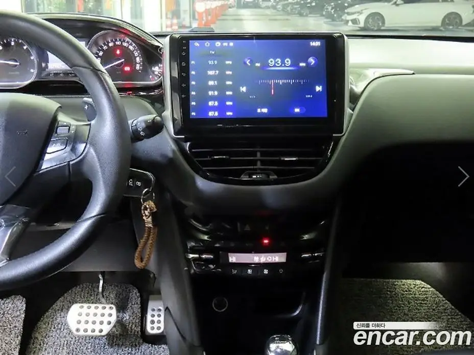 Peugeot 208 2013 1.6 автомат (гидро), фото 11