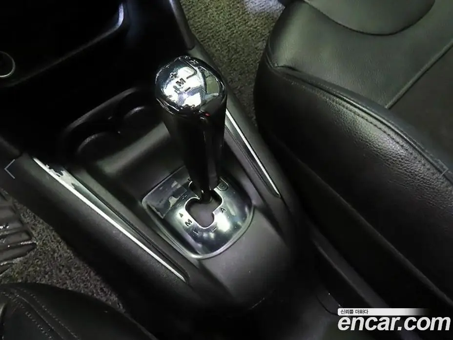 Peugeot 208 2013 1.6 автомат (гидро), фото 12