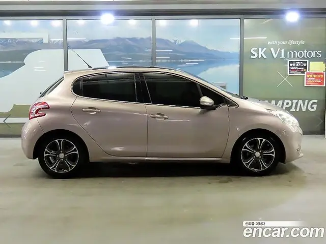 Peugeot 208 2013 1.6 автомат (гидро), миниатюра 3