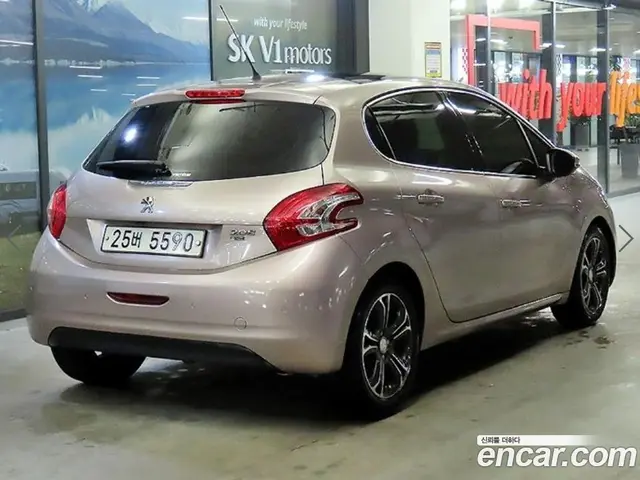 Peugeot 208 2013 1.6 автомат (гидро), миниатюра 4