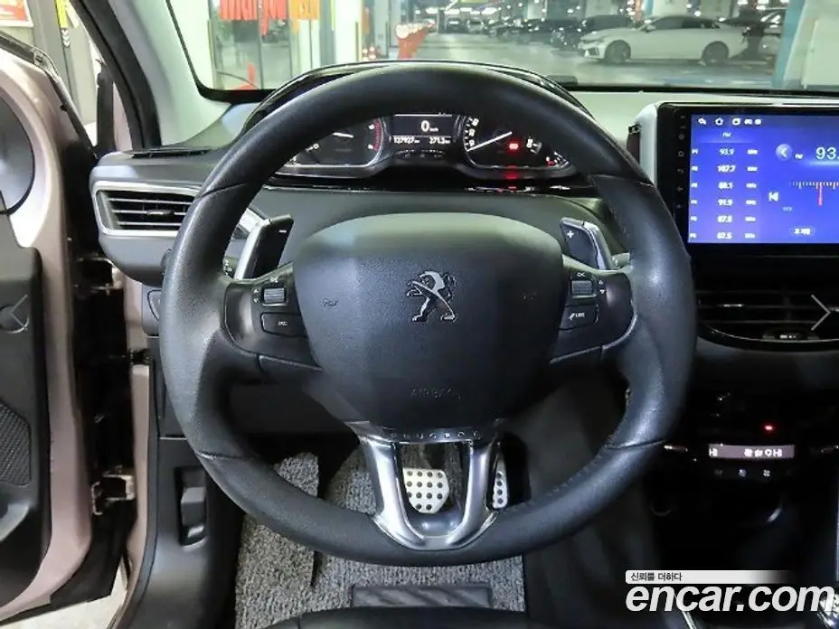 Peugeot 208 2013 1.6 автомат (гидро), фото 8