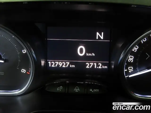 Peugeot 208 2013 1.6 автомат (гидро), миниатюра 9