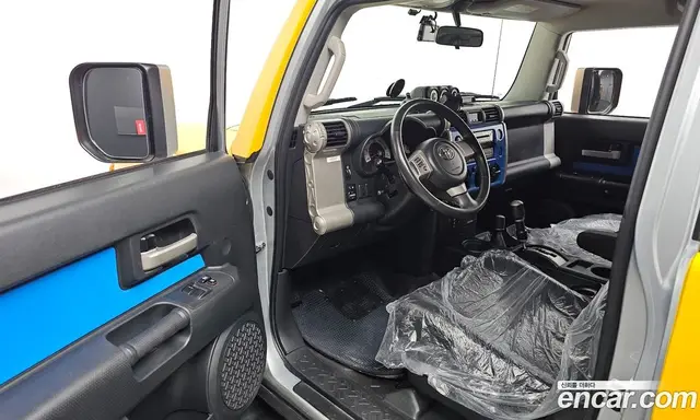 Toyota FJ Cruiser 2007 4.0 автомат (гидро), миниатюра 10 Toyota FJ Cruiser 2007 4.0 автомат (гидро), миниатюра 10
