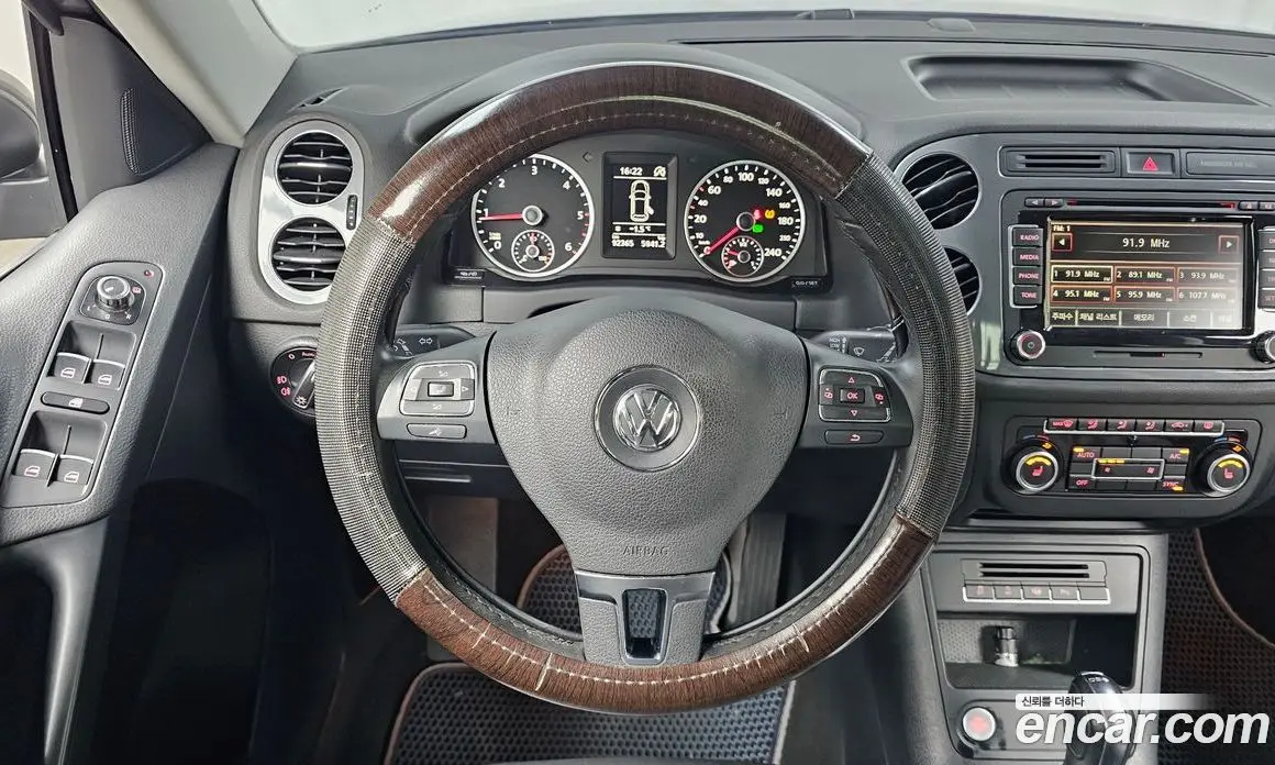 Volkswagen Tiguan 2013 2.0 автомат (гидро), фото 13