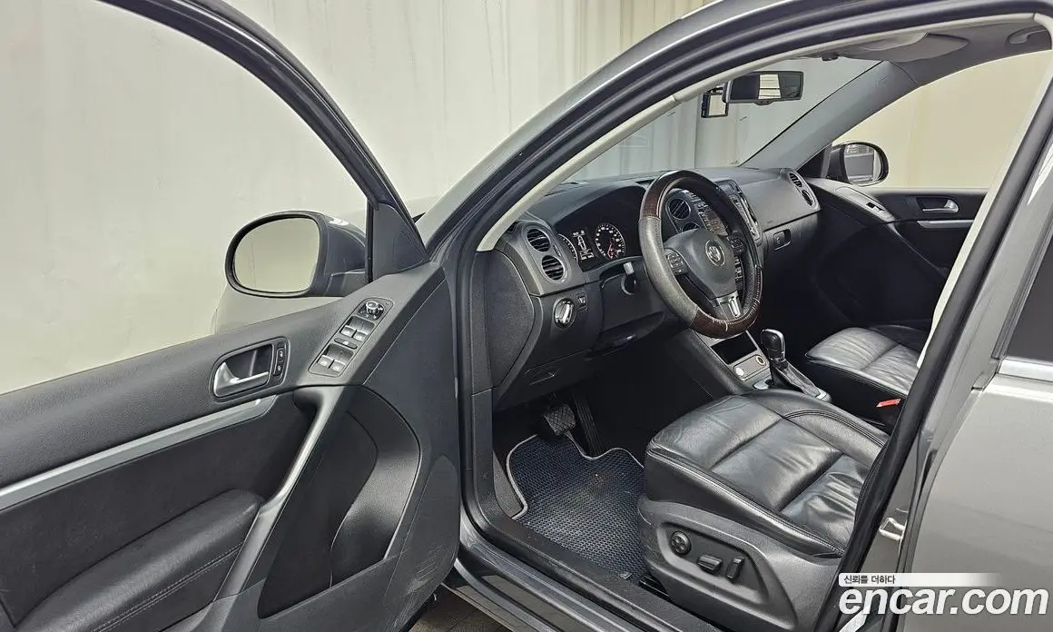 Volkswagen Tiguan 2013 2.0 автомат (гидро), фото 10