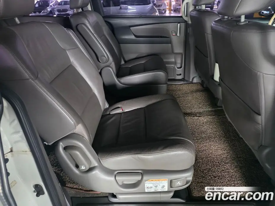 Honda Odyssey 2013 3.5 автомат (гидро), фото 13 Honda Odyssey 2013 3.5 автомат (гидро), фото 13