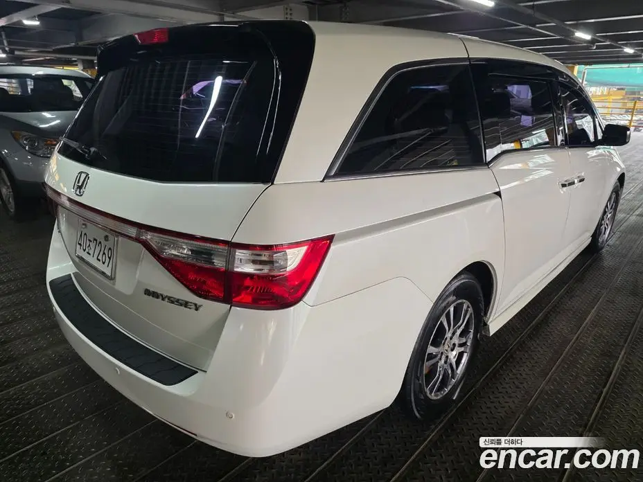 Honda Odyssey 2013 3.5 автомат (гидро), фото 4 Honda Odyssey 2013 3.5 автомат (гидро), фото 4
