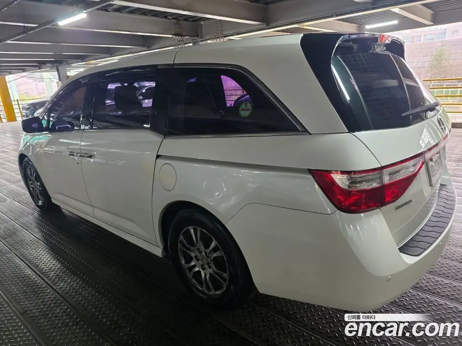 Honda Odyssey 2013 3.5 автомат (гидро), фото 5 Honda Odyssey 2013 3.5 автомат (гидро), фото 5