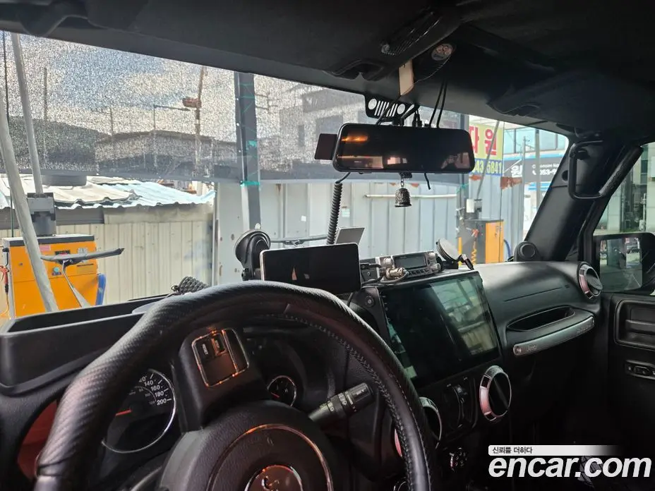 Jeep Wrangler 2011 2.8 автомат (гидро), фото 12 Jeep Wrangler 2011 2.8 автомат (гидро), фото 12