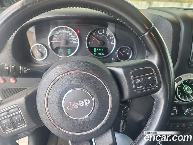 Jeep Wrangler 2017 3.6 автомат (гидро), миниатюра 9