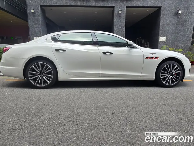 Maserati Quattroporte 2019 3.0 автомат (гидро), миниатюра 9