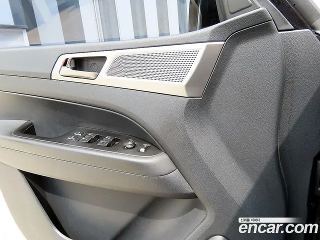 SsangYong Rexton 2018 2.2 автомат (гидро), миниатюра 11 SsangYong Rexton 2018 2.2 автомат (гидро), миниатюра 11