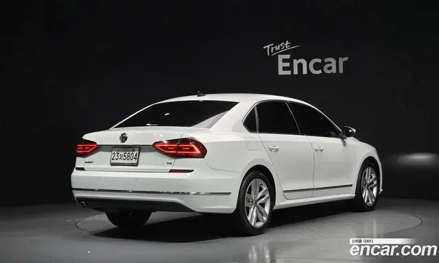 Volkswagen Passat 2018 2.0 автомат (гидро), миниатюра 2