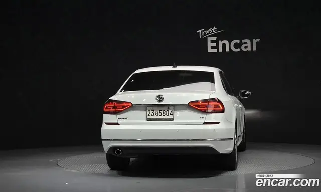 Volkswagen Passat 2018 2.0 автомат (гидро), миниатюра 4