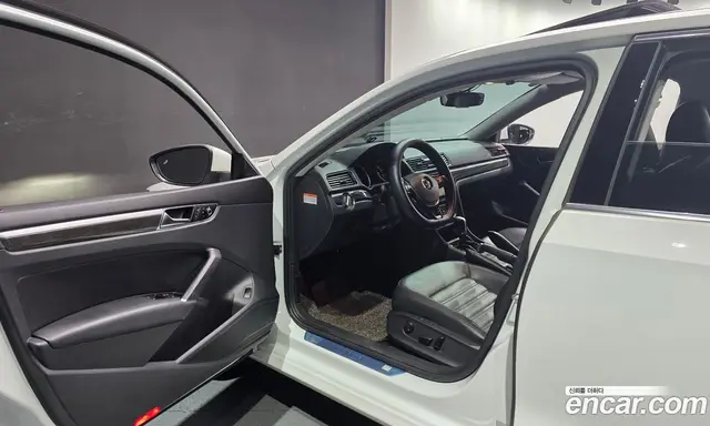 Volkswagen Passat 2018 2.0 автомат (гидро), миниатюра 10