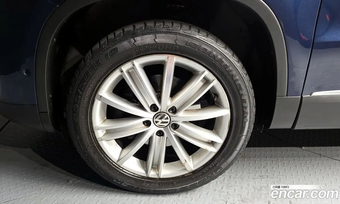 Volkswagen Tiguan 2012 2.0 автомат (гидро), фото 5 Volkswagen Tiguan 2012 2.0 автомат (гидро), фото 5