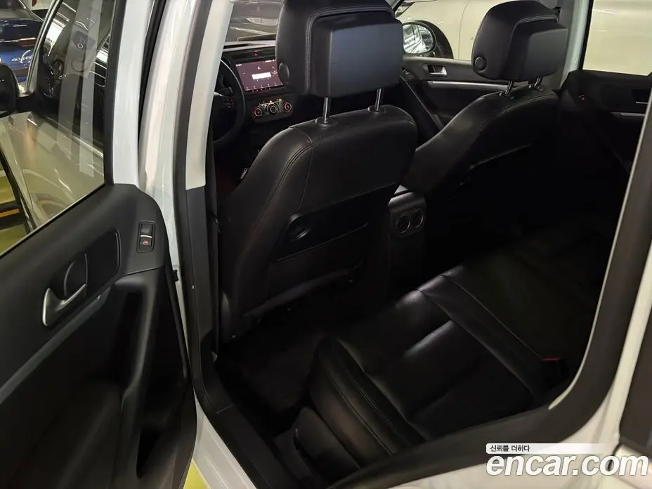 Volkswagen Tiguan 2014 2.0 автомат (гидро), фото 13 Volkswagen Tiguan 2014 2.0 автомат (гидро), фото 13