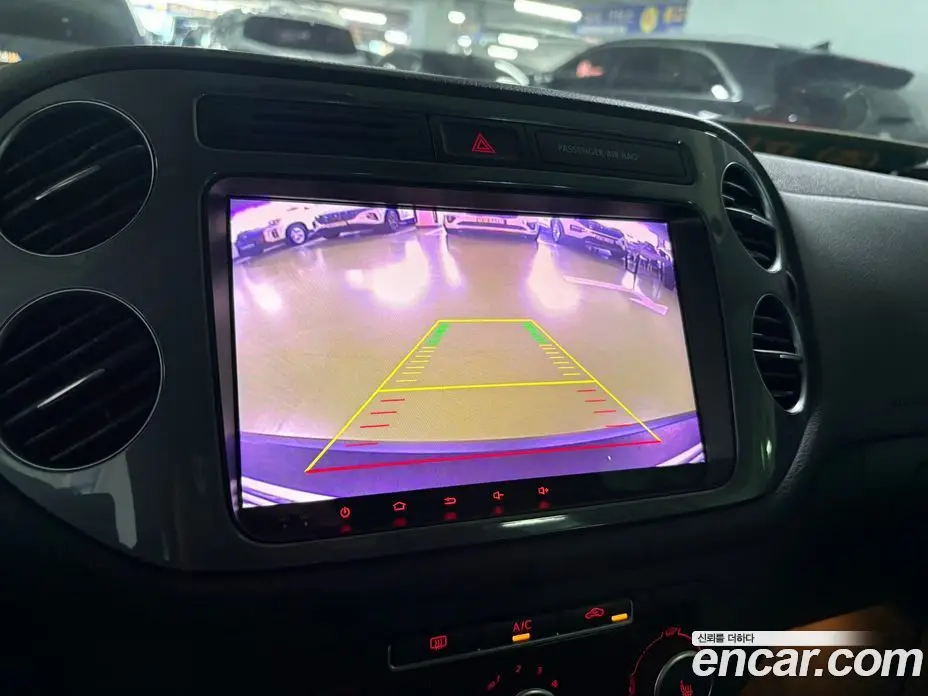 Volkswagen Tiguan 2014 2.0 автомат (гидро), фото 16 Volkswagen Tiguan 2014 2.0 автомат (гидро), фото 16
