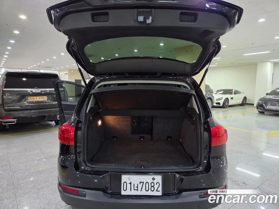 Volkswagen Tiguan 2015 2.0 автомат (гидро), фото 19