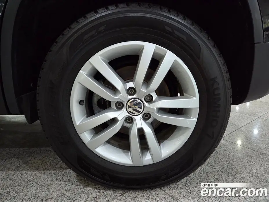 Volkswagen Tiguan 2015 2.0 автомат (гидро), фото 20