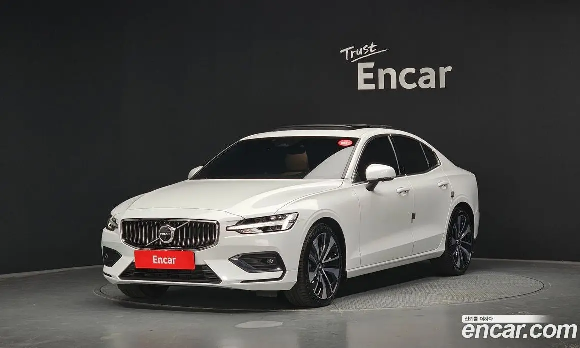 Volvo S60 2024 2.0 автомат (гидро), фото 1 Volvo S60 2024 2.0 автомат (гидро), фото 1