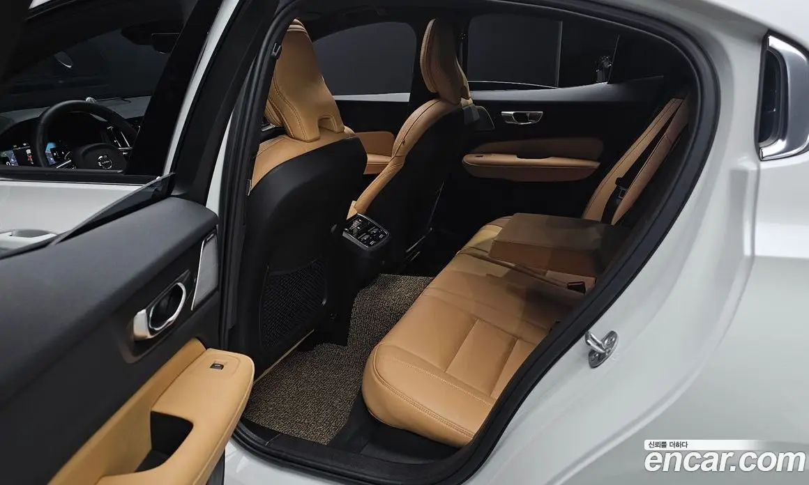 Volvo S60 2024 2.0 автомат (гидро), фото 12 Volvo S60 2024 2.0 автомат (гидро), фото 12