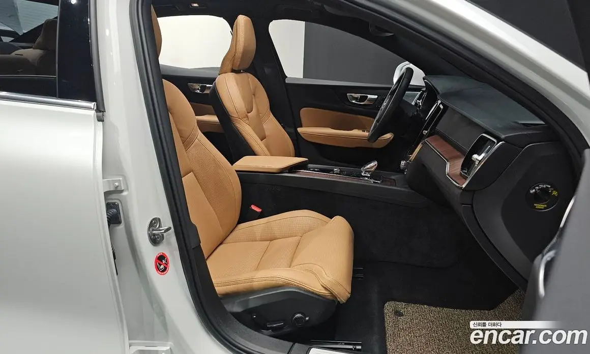 Volvo S60 2024 2.0 автомат (гидро), фото 10 Volvo S60 2024 2.0 автомат (гидро), фото 10