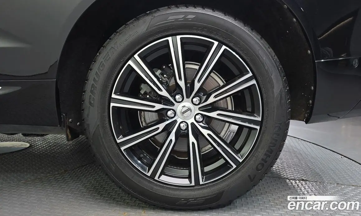 Volvo XC60 2018 2.0 автомат (гидро), фото 5 Volvo XC60 2018 2.0 автомат (гидро), фото 5