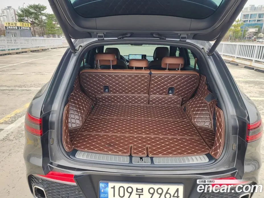 Genesis GV70 2023 2.5 автомат (гидро), фото 11 Genesis GV70 2023 2.5 автомат (гидро), фото 11