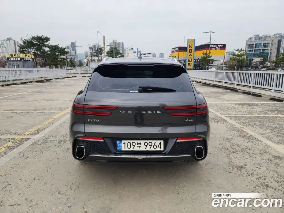 Genesis GV70 2023 2.5 автомат (гидро), фото 3 Genesis GV70 2023 2.5 автомат (гидро), фото 3